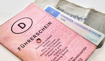 Alte und aktuelle deutsche Führerscheine *** Old and current German driving licences