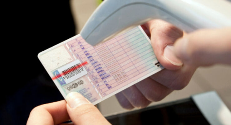 Aral bietet elektronischen Führerschein-Check