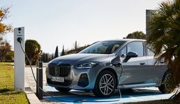 BMW 2er Active Tourer 2022, Ladesäule, laden