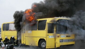 Brennender Omnibus BASt-Projekt zu Busbränden 2004