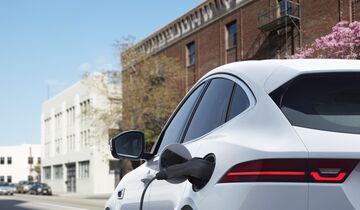 Jaguar E-Pace, Plug-in Hybrid, Ladesäule, laden