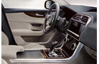 Jaguar XE, Modelljahr 2020, innenraum