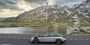 Mercedes EQS 2021, Schweiz, Ausland