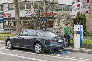 Tesla Model S Im Test Auf Tour Mit Dem Super Model Firmenauto