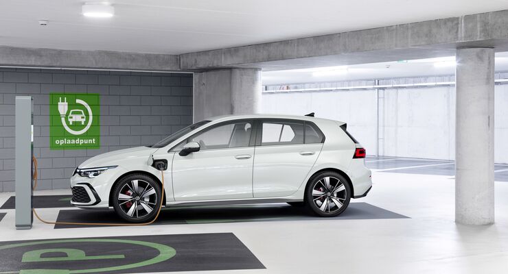 VW Golf GTE 2020, ladesäule, laden