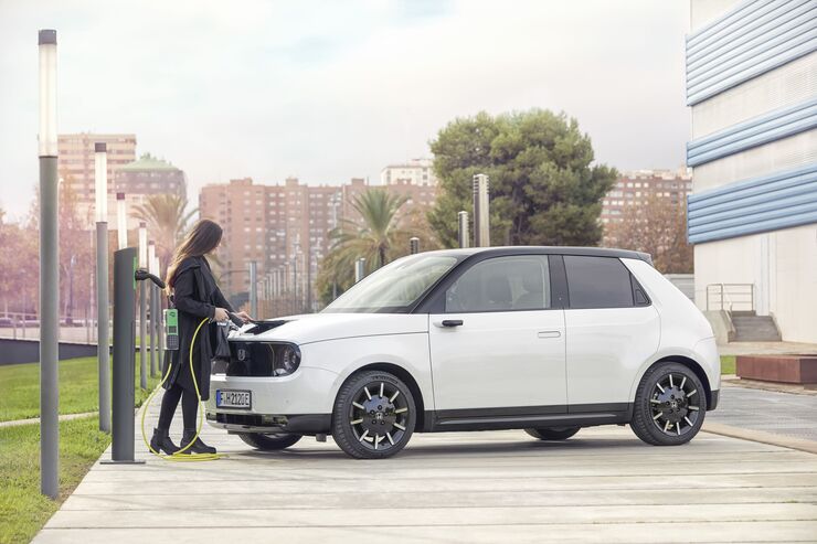Versicherung Von Elektroautos Der Stecker Macht S Gunstig Firmenauto